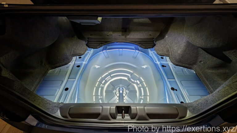 WRX S4 トランクルーム取り外し