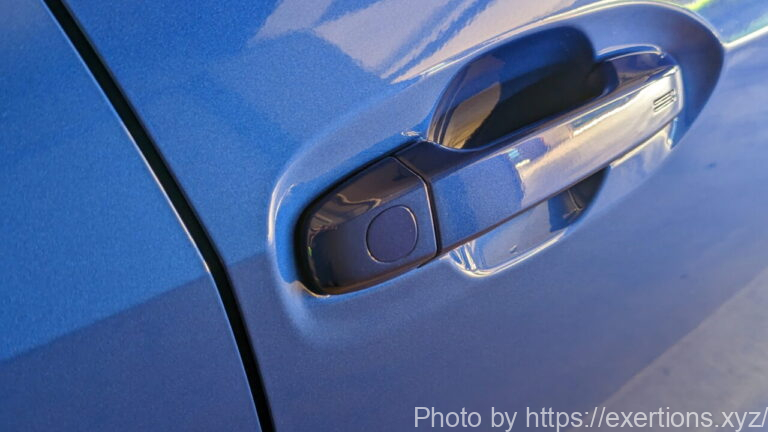 新型WRX S4 VBHのフューエルキャップをオシャレに! 5 新型WRX S4のキーホール