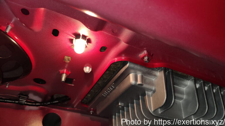 RX-8 トランクルームランプ交換方法【LED化】 8 RX-8 トランクルームランプ交換方法