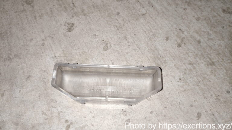 RX-8 リヤナンバー灯交換方法【LED化】 8 RX-8 リヤナンバー灯交換方法