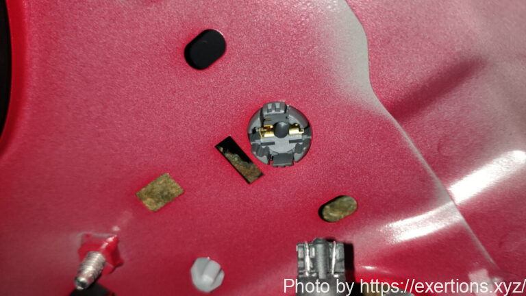 RX-8 トランクルームランプ交換方法【LED化】 9 RX-8 トランクルームランプ交換方法