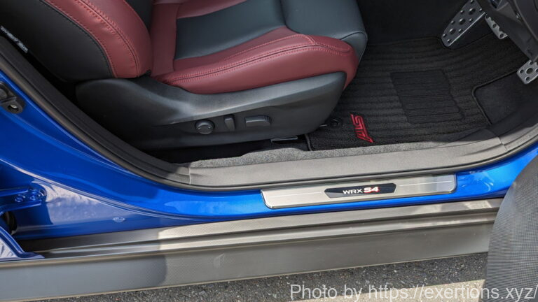 WRX S4 LEDサイドシルプレートを装着 26 WRX S4 LEDサイドシルプレート