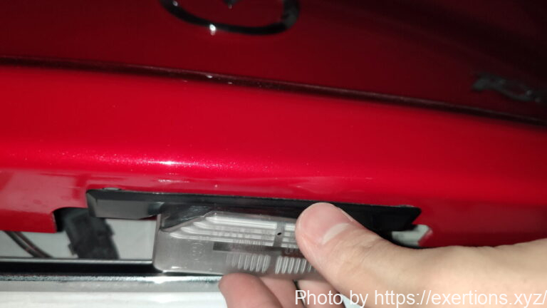 RX-8 リヤナンバー灯交換方法【LED化】 6 RX-8 リヤナンバー灯交換方法