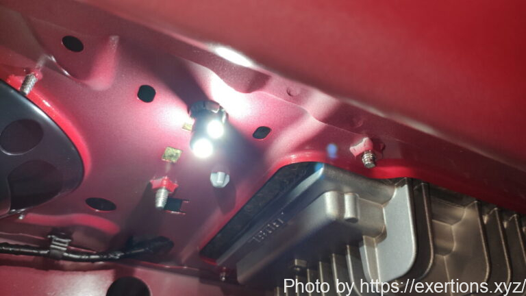 RX-8 トランクルームランプ交換方法【LED化】 10 RX-8 トランクルームランプ交換方法