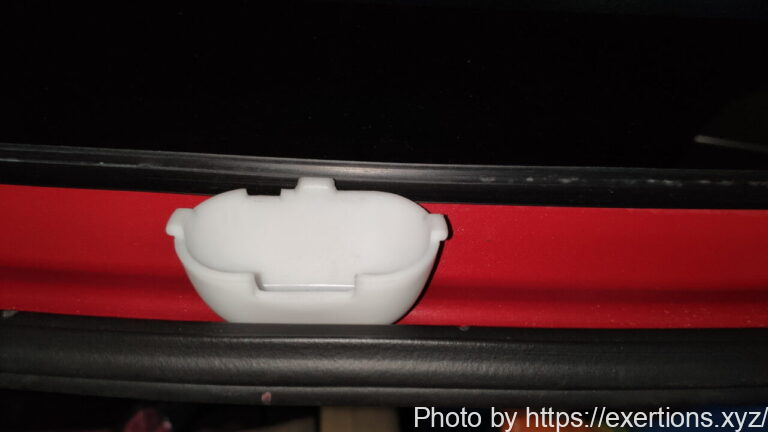 RX-8 トランクルームランプ交換方法【LED化】 7 RX-8 トランクルームランプ交換方法