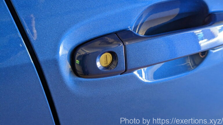 新型WRX S4 VBHのフューエルキャップをオシャレに! 4 新型WRX S4のキーホール