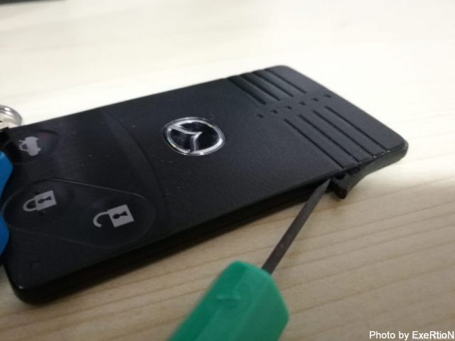 RX-8 アドバンストキーの電池交換方法 7 RX-8 アドバンストキー