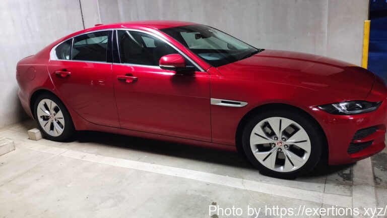 新型WRX S4のキーホールカバーをご紹介【超お手軽で見た目激変】 2 ジャガーXE 真横