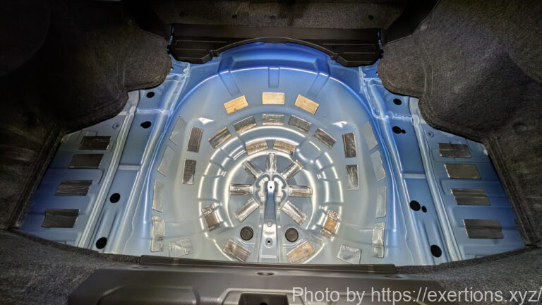 音楽計画 ポイント制振材と吸音材の効果は!?【WRX S4のデッドニング】ロードノイズ対策 第三弾 34 音楽計画 ポイント制振材 WRX S4 トランクルーム