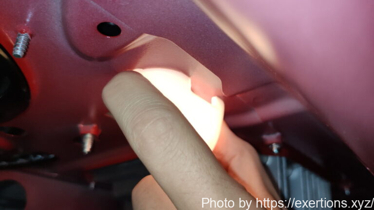 RX-8 トランクルームランプ交換方法【LED化】 6 RX-8 トランクルームランプ交換方法