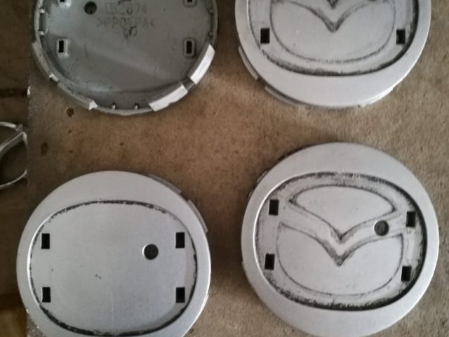 RX-8のホイールセンターキャップを交換したので手順を解説 15 RX-8 ホイールセンターキャップ